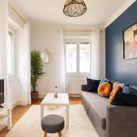 Dify Central - Bellecour Lyon Luaran gambar