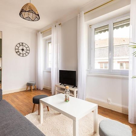 Dify Central - Bellecour Lyon Luaran gambar