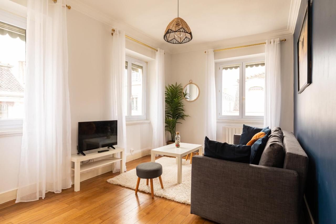 Dify Central - Bellecour Lyon Luaran gambar