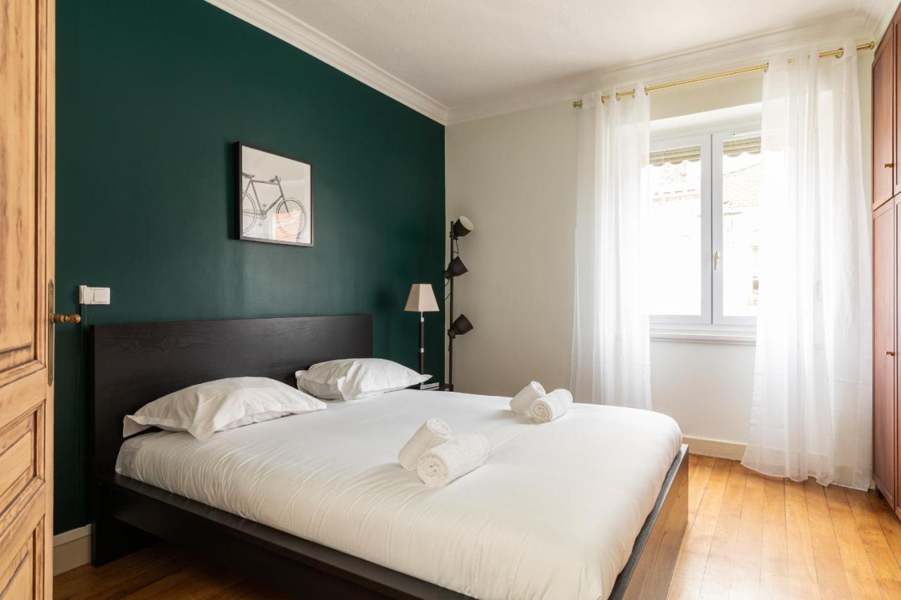 Dify Central - Bellecour Lyon Luaran gambar