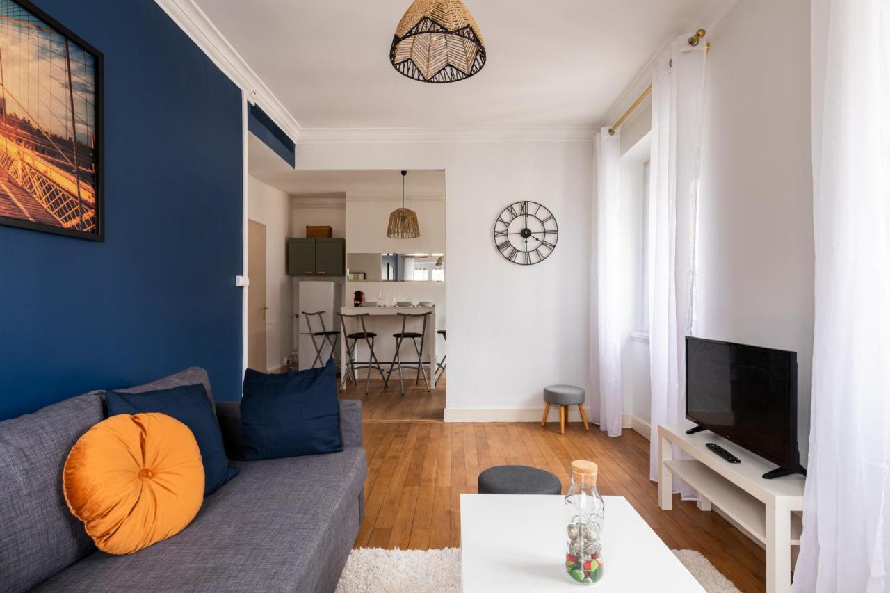 Dify Central - Bellecour Lyon Luaran gambar