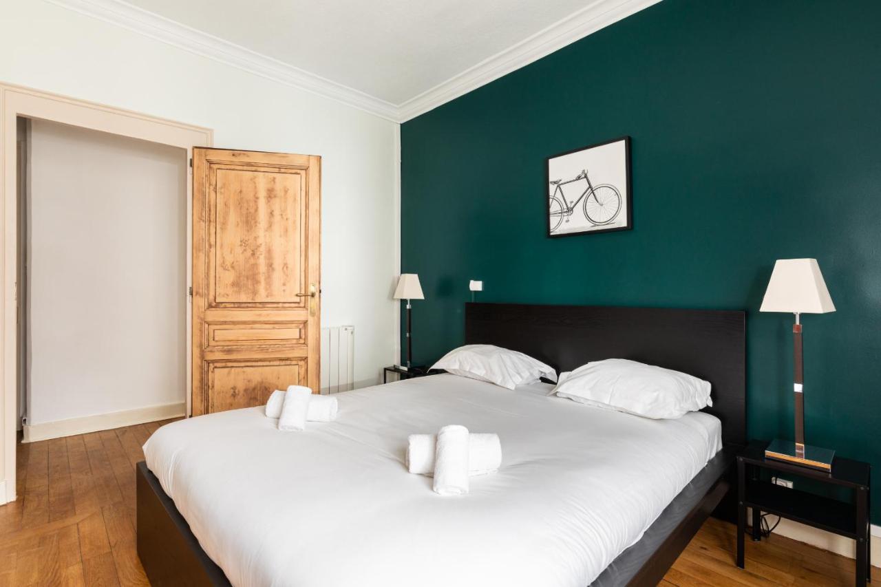 Dify Central - Bellecour Lyon Luaran gambar